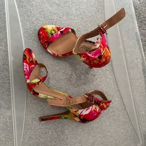 PRICE ⬇️ {Anne Michelle NWOT} floral heels.